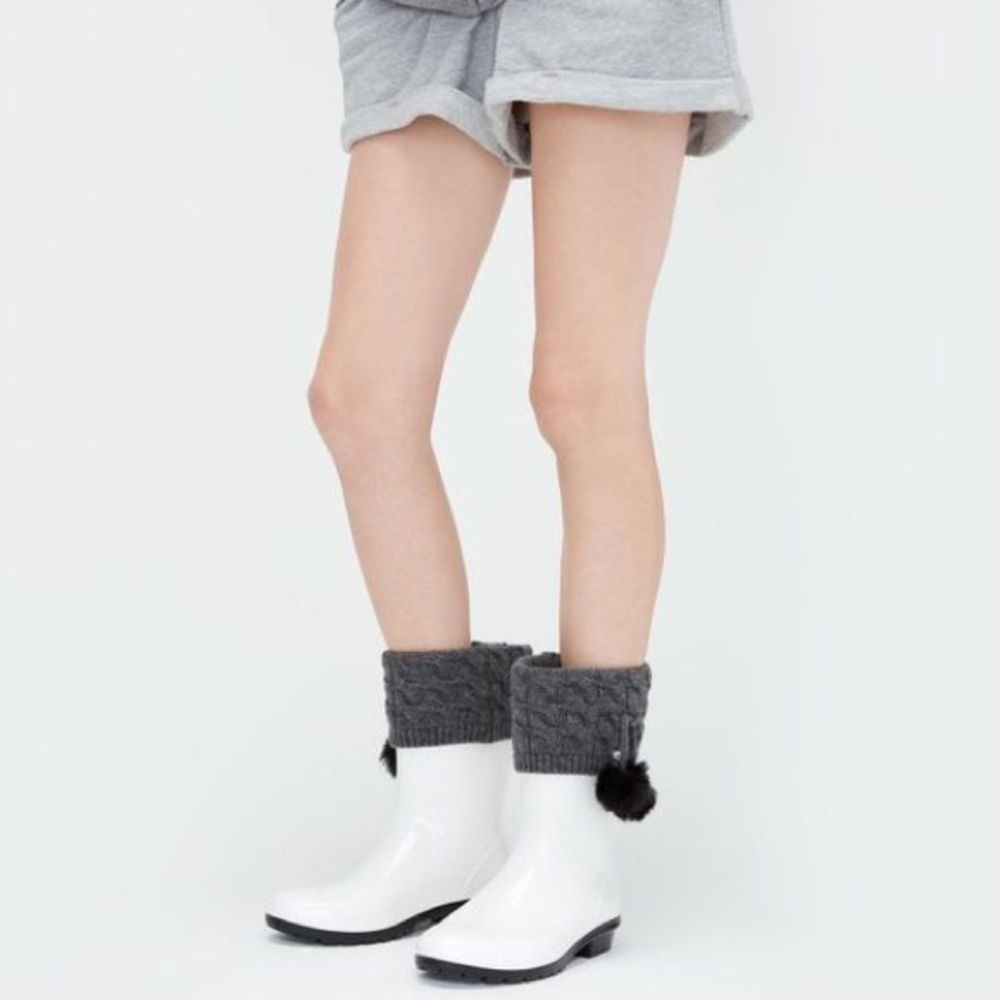UGG PomPom Short Rain Boot Sock NWT Black - Picture 2 of 4